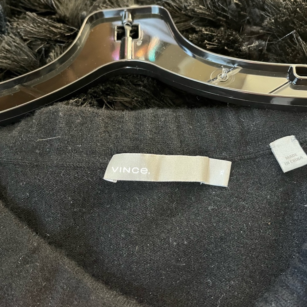 BLACK VINCE SWEATER